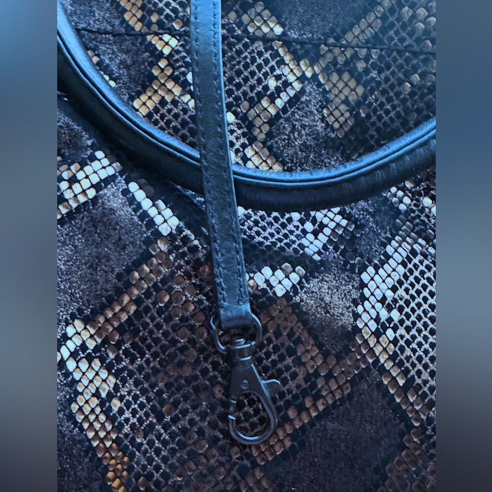 END OF YEAR SALE‼️
Frye Bag - Picture 2 of 12